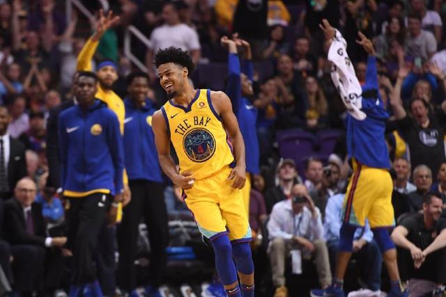 文班亚马全票当选年度最佳新秀 场均21+11+4+4