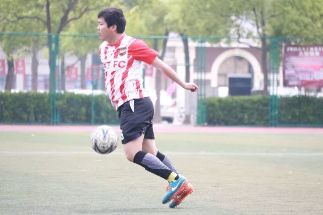 格林三节26分火箭大胜开拓者 骑士力克森林狼