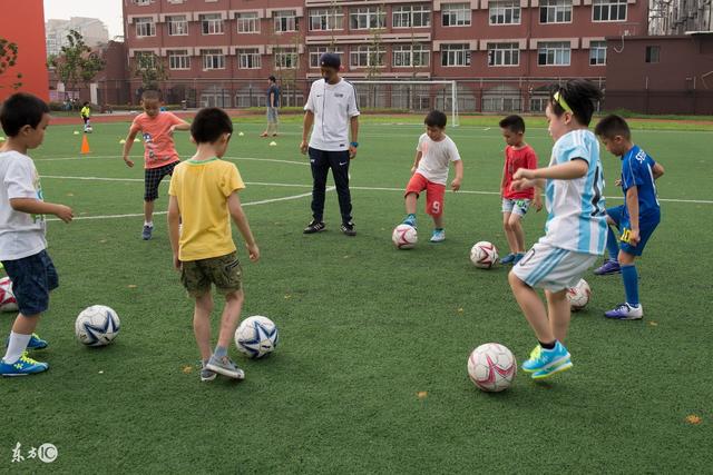 记者批姆巴佩：姆巴佩状态不像职业球员